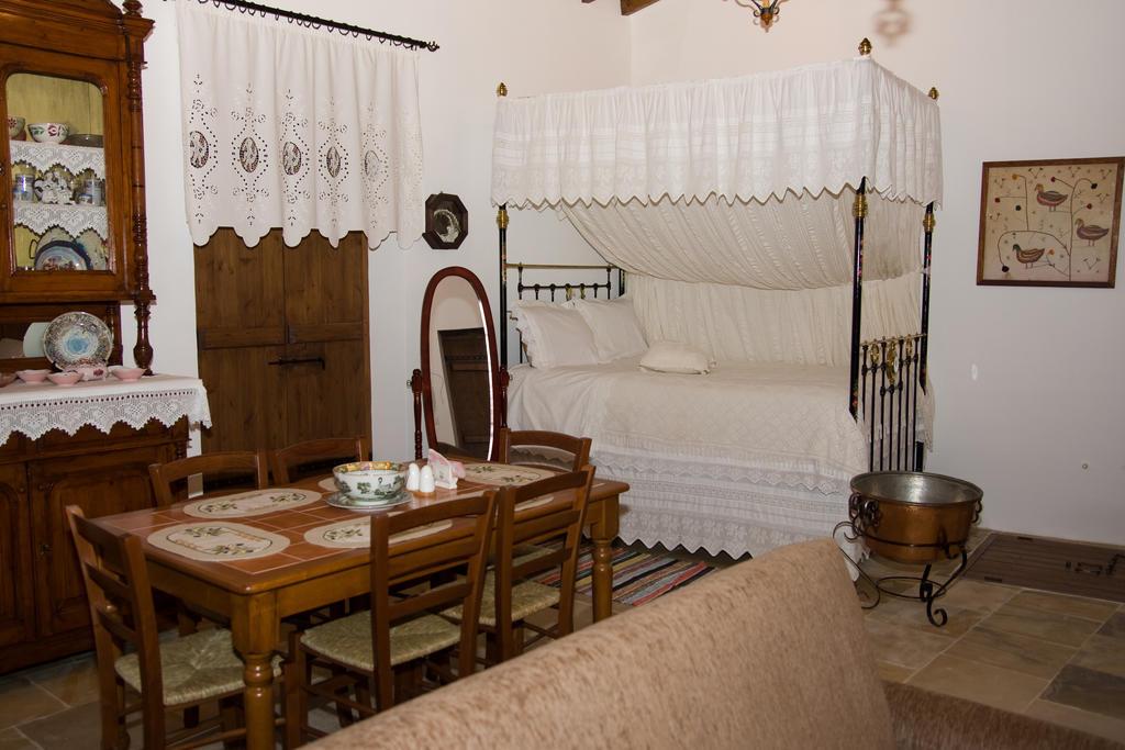 Xenios Cottages Лофу Номер фото