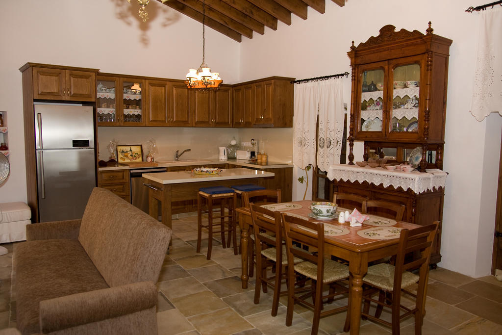 Xenios Cottages Лофу Номер фото